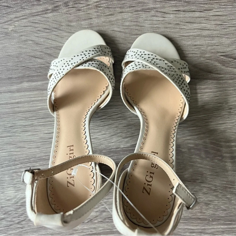 NWOT ZiGi Girl Jorjie 3” High Block Heel Sandal Off White Ankle Strap Studded